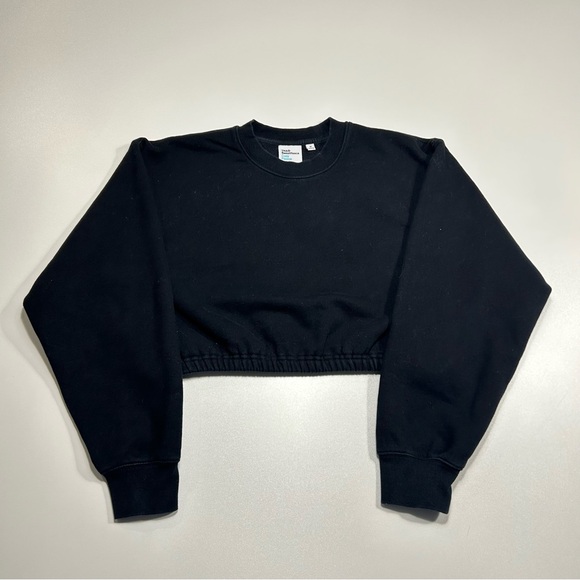 TNA Tops - Aritzia TNA Cozy Fleece Perfect Crew Crop Sweatshirt Black Ribbed Hem Size M